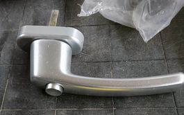 Neuer Fenstergriff aus Aluminium mit Druckknopf