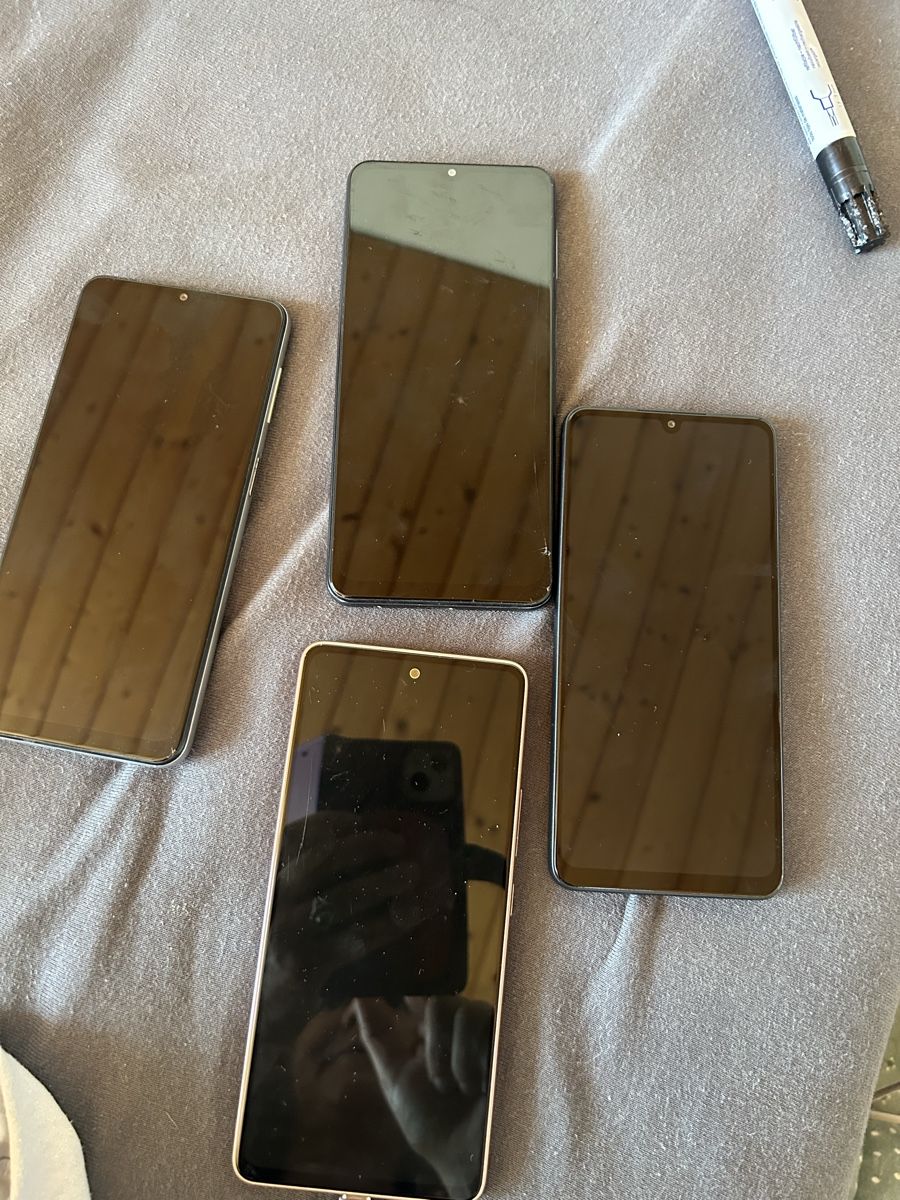 Samsung Telefoni cellulari / Smartphones: 4 defekte Samsung A32 5G – Difettoso da Rüti ZH venduto da schaukelstuhl