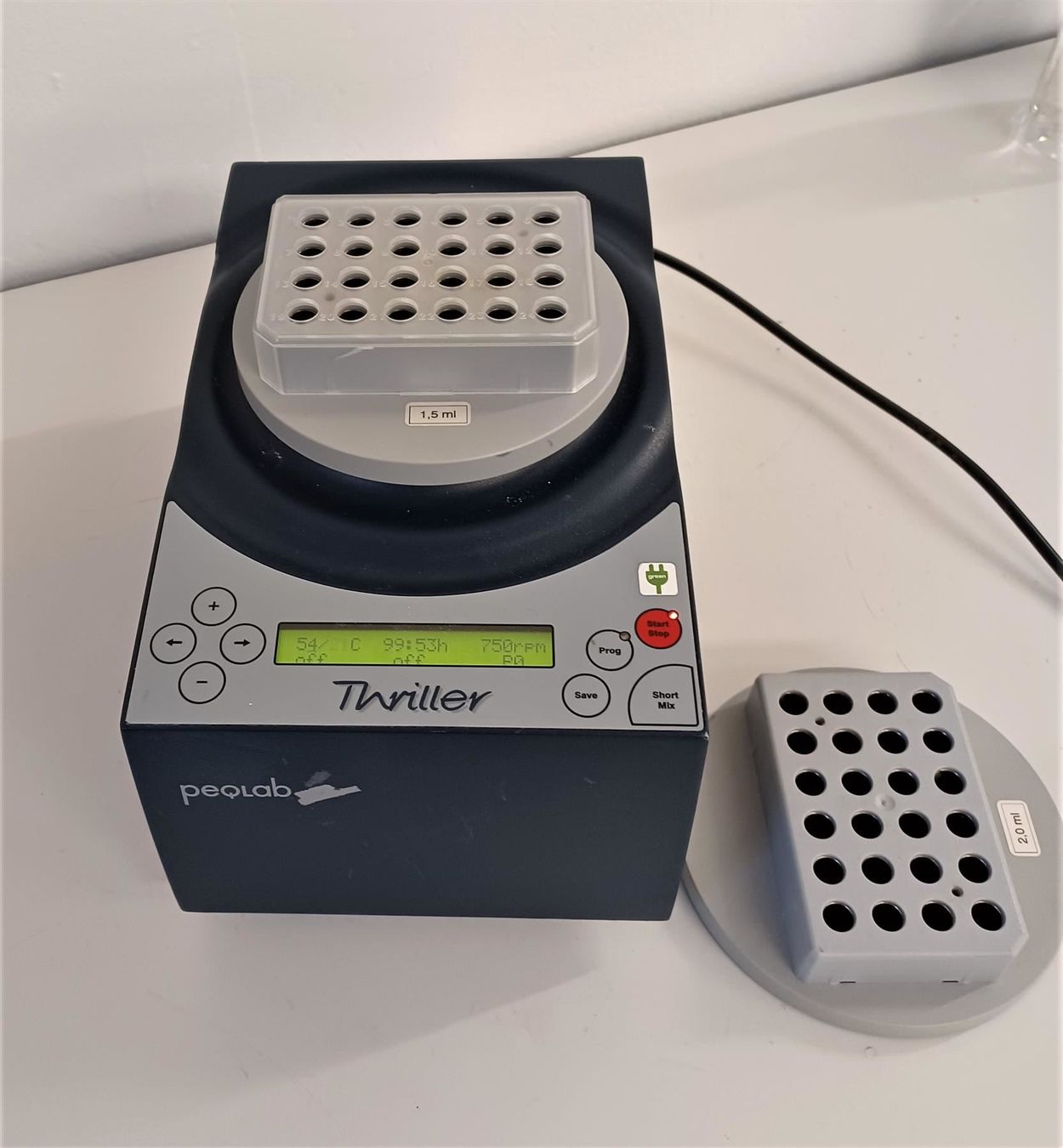 Accessori da laboratorio: Peqlab Thriller Inkubationsschüttler – Usato da Niederdorf venduto da LeptonAG_Labor 1