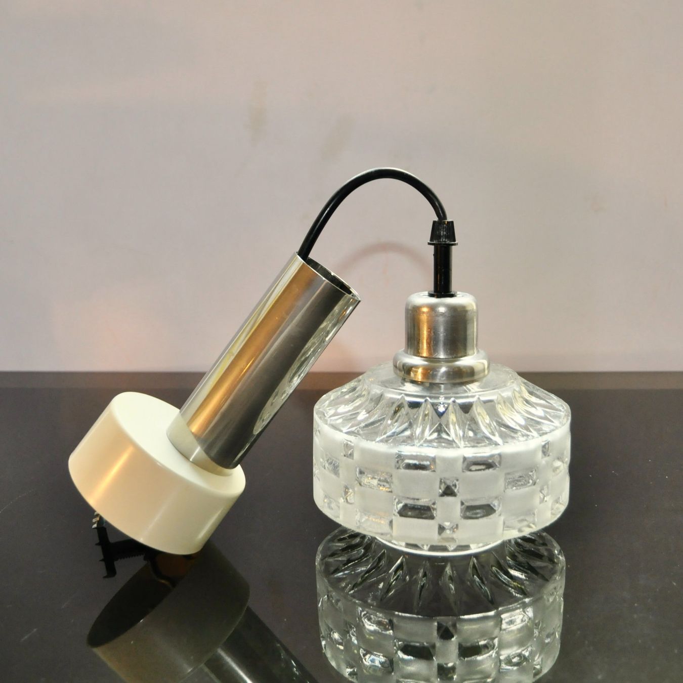 Lampade: Lampe à suspendre DDR  / Design Vintage – Usato da morges venduto da Kus.design 1