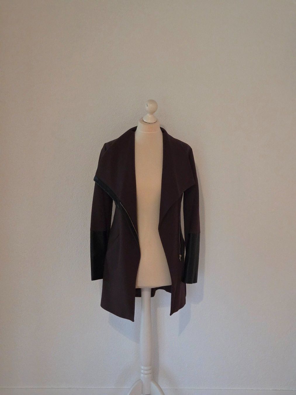 Bershka Giacche: Jacke Bershka – Usato da Wängi venduto da Bibo4. 2