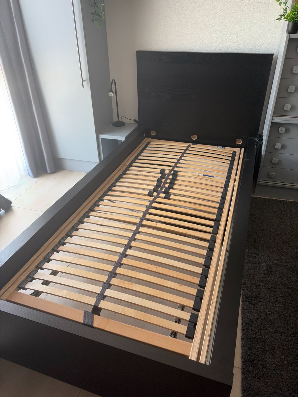 Ikea Betten: Lit malm IKEA 90x200, avec sommier – Gebraucht aus Sugnens von PixelPanda1