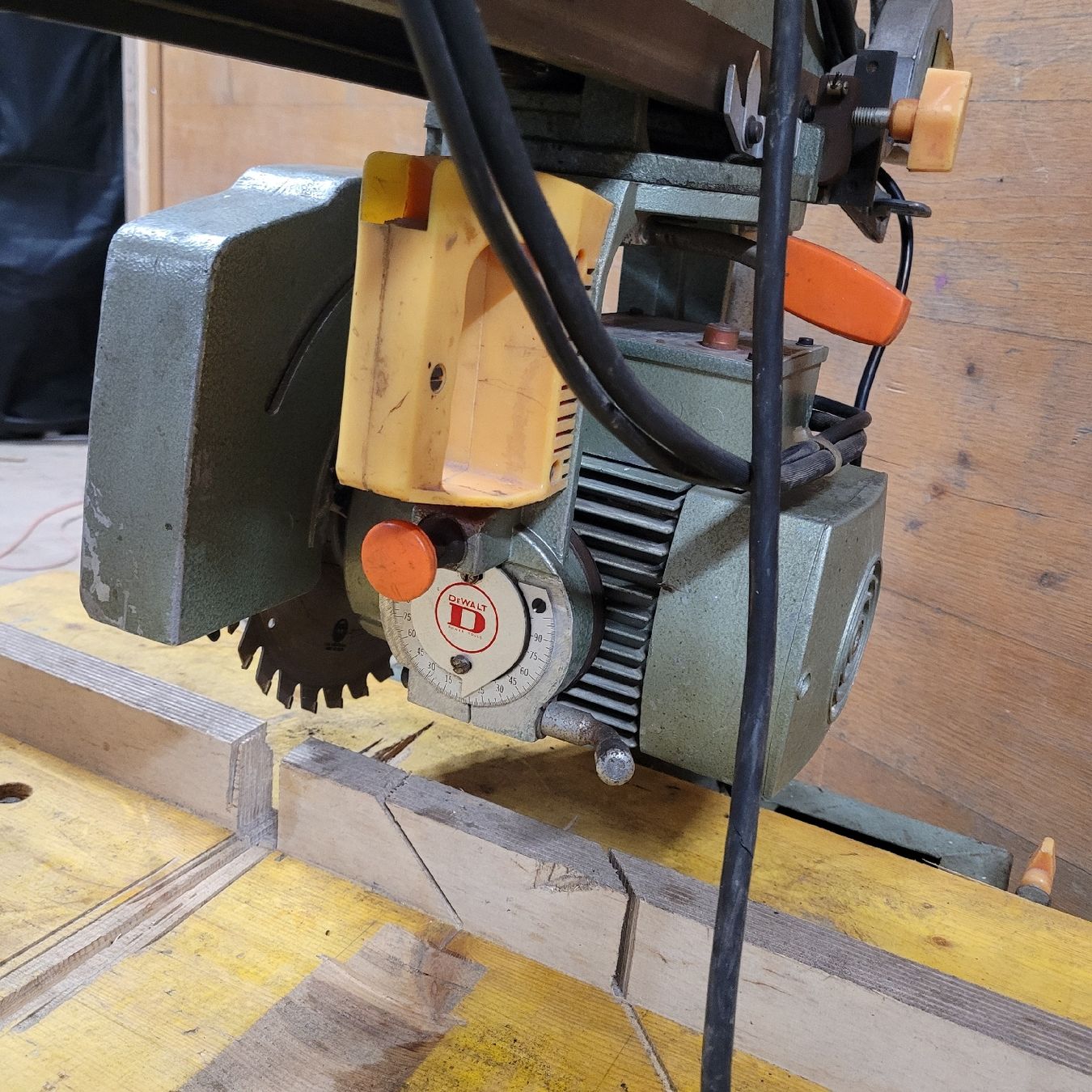 Tutte le macchine: radialarmsäge Dewalt holzfräse – Usato da Reichenburg venduto da AK_78 2