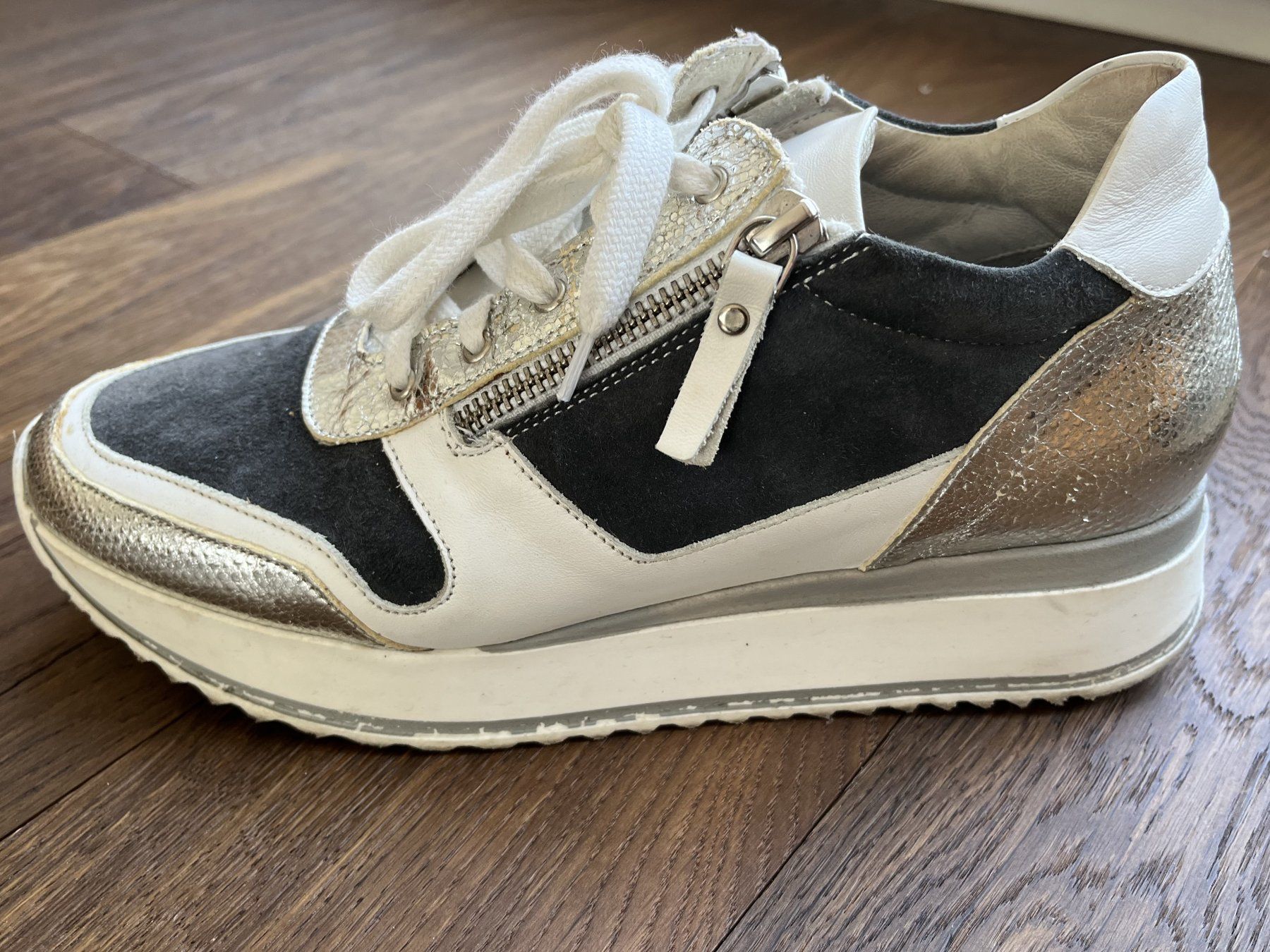 Scarpe da donna: Sneaker Leder Gr. 40 Schuhe Turnschuhe – Usato da Affoltern am Albis venduto da Blackrhythm 1
