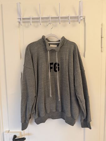 Grauer Pullover FOG FG Grösse S Fear of God
