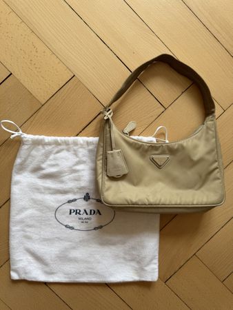Prada Re-edition 2005 in Beige