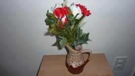 vase mit künstlichen  blumen
