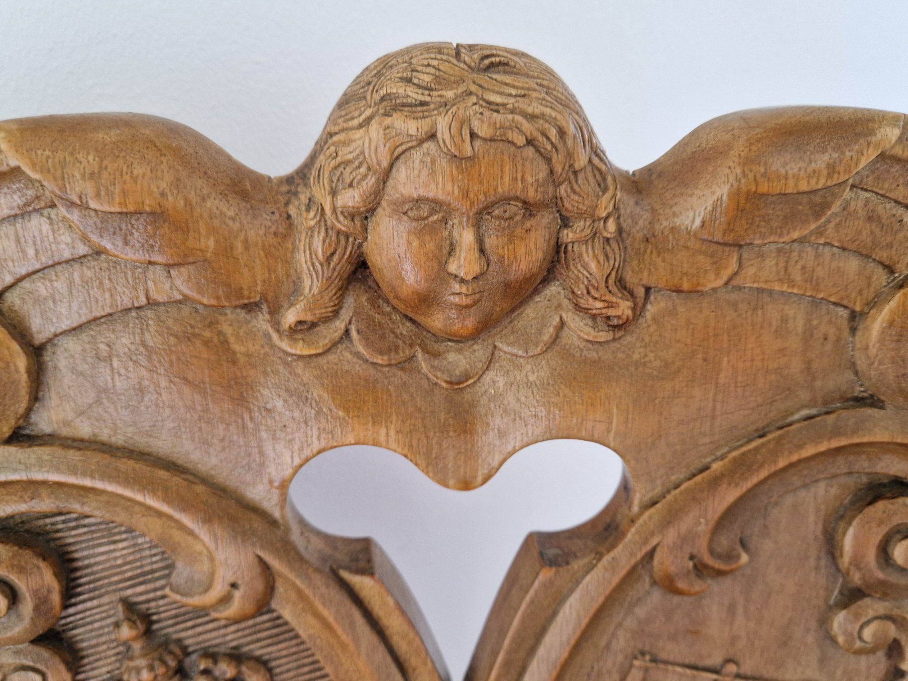 Sedie: Antiker Holzstuhl mit Engel, geschnitzt, – Usato da Hitzkirch venduto da h_z_hrx6 3