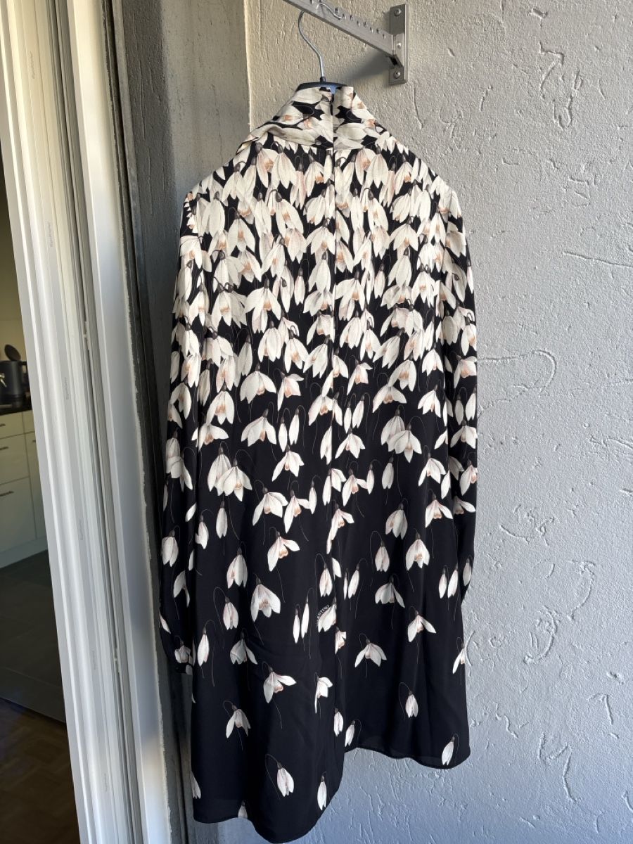 Valentino Vestiti: Wunderschönes Kleid von Valentino – Usato da Bern venduto da agata89 3