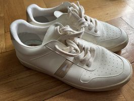 Nikin white trainers, size 39 - Stylish & Comfy!