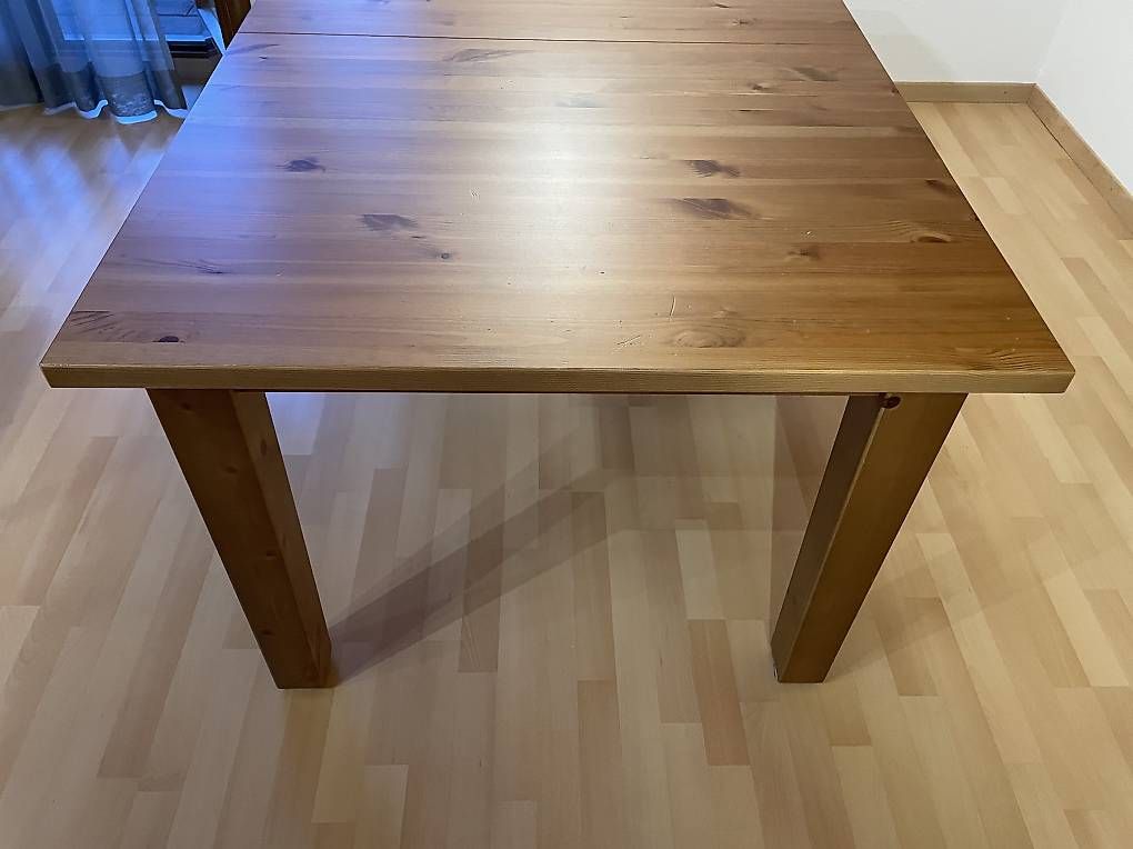 Tables: Holztisch zu verschenken – D'occasion à Unterägeri par N.Iten 2