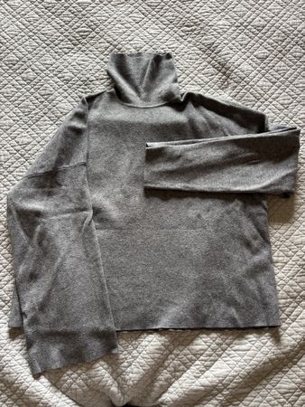 Pull col roulé gris