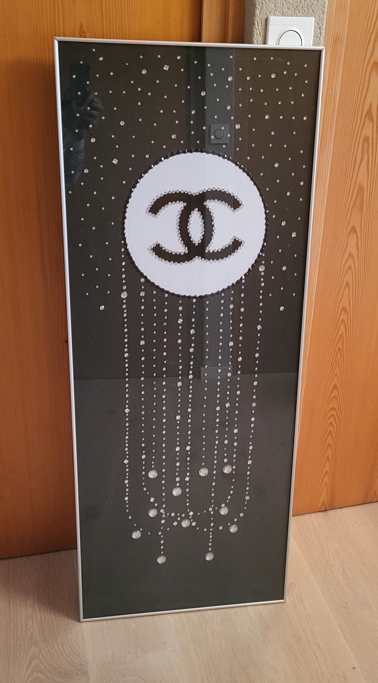 Foto & Immagini: Chanel Bild mit Strasssteinen, ein Blickfang! – Usato da Wangen ZH venduto da Macle 3