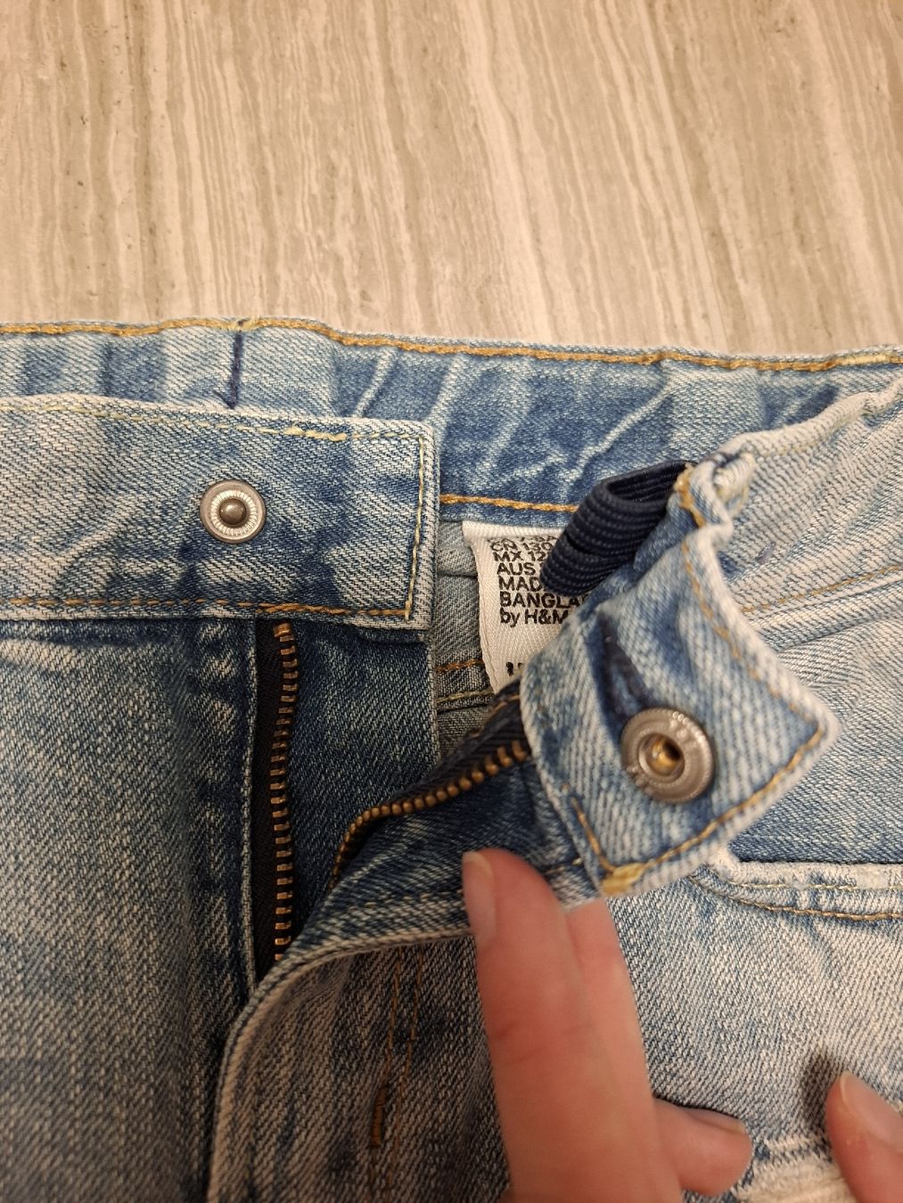 Pantaloni: short en jeans taille 128 7-8ans – Usato da Ecublens FR venduto da ame_y8tq 2