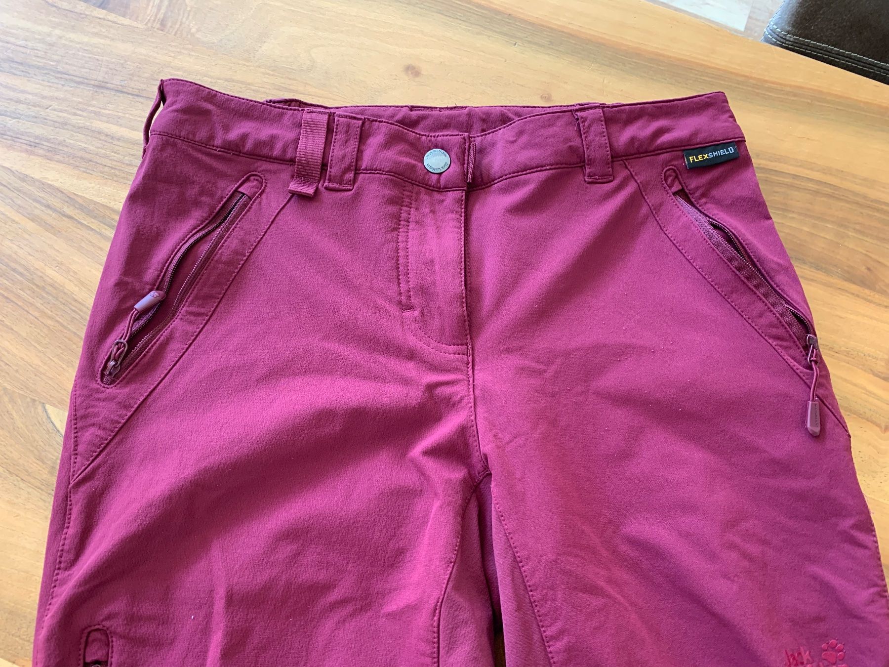 Jack Wolfskin Hosen: JACK WOLFSKIN tolle Wanderhose Beere Gr. 36 – Gebraucht aus Meiringen von luanik 1
