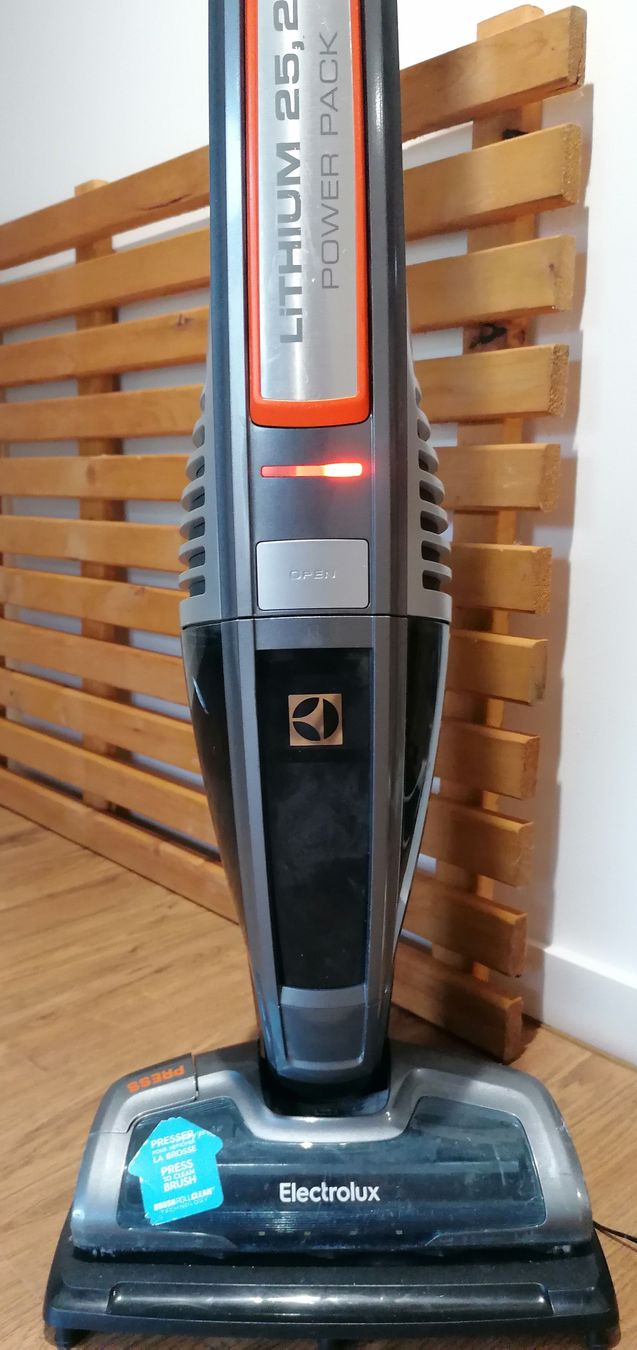 Electrolux Aspirapolveri & Accessori: Aspirapolvere Electrolux Lithium 25.2V - Usato – Usato da Cadro venduto da AndreaDelMarum
