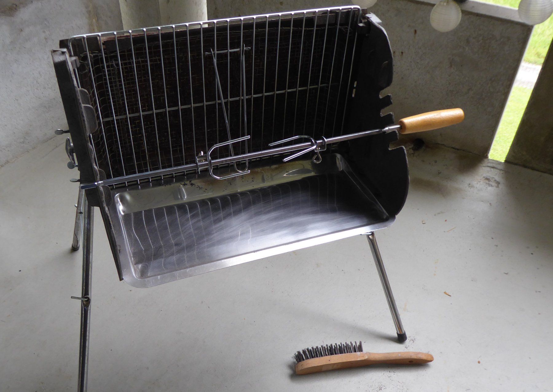 Griglie: Holzkohlengrill portabel und kompakt – Usato da Adliswil venduto da HeinzundDoris 2