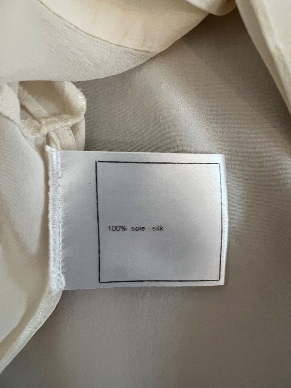Chanel Camicette: Chanel 100 % silk blouse, size 36, perfect condition – Usato da Arzier Le Muids venduto da oma_w5bq 6