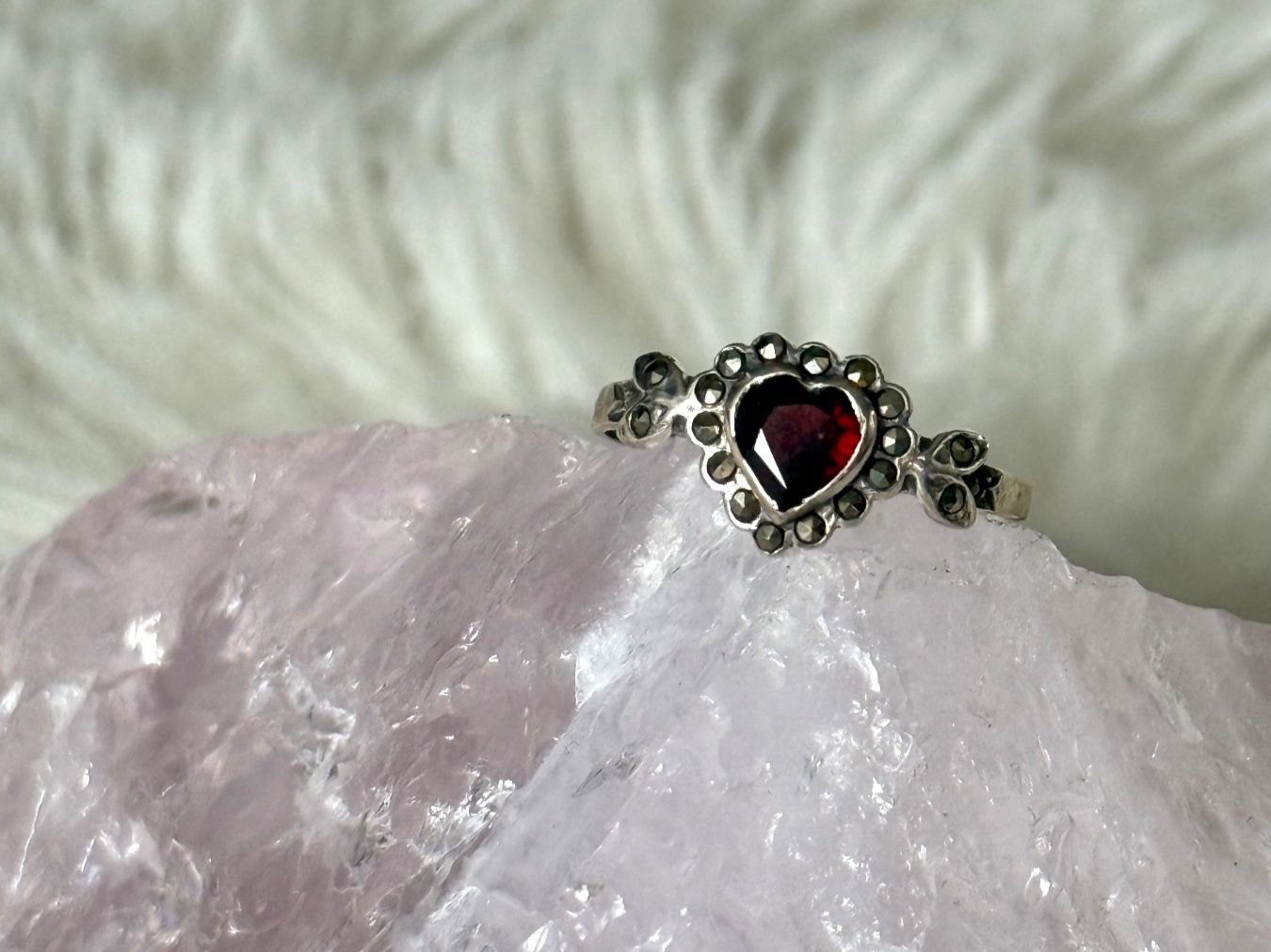 Anelli: Vintage Silberring 925 Herz mit rotem Stein – Usato da Istighofen venduto da Ringparadies