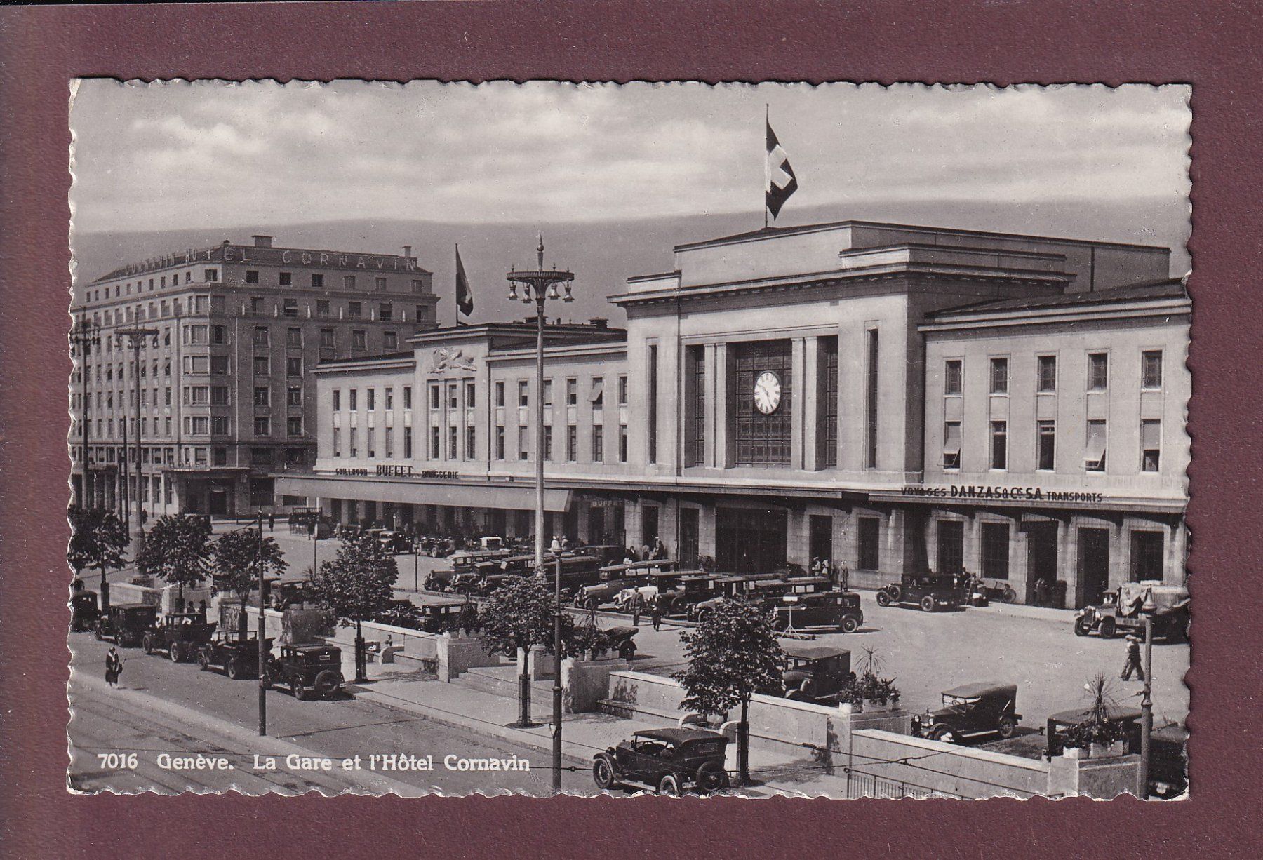 Cartoline postali: GENEVE - Gare et Hôtel Cornavin - Autos – Usato da Pully venduto da nicecards