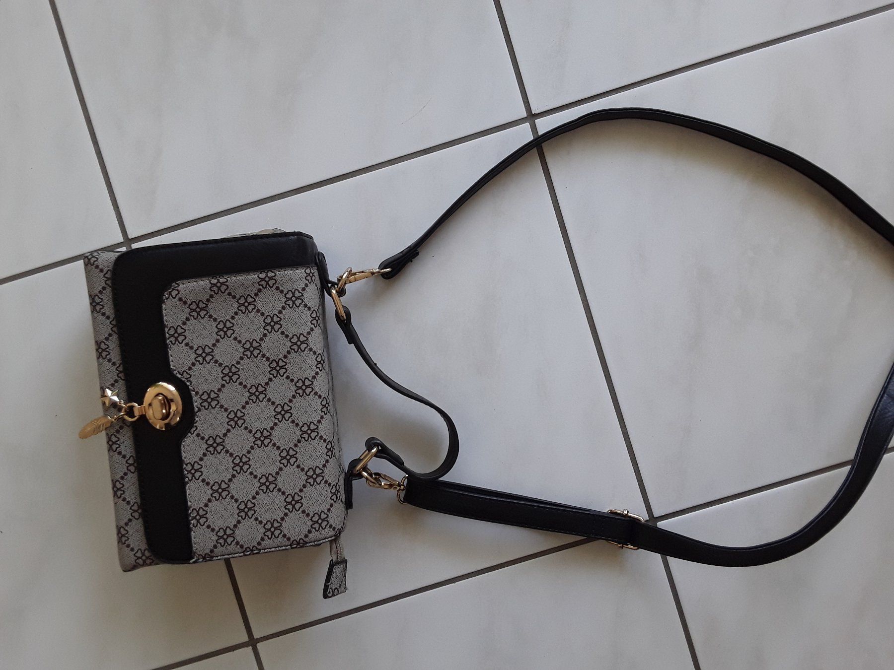 Taschen für Damen: Neuw.Handtasche – Gebraucht aus Heimberg von Samprof