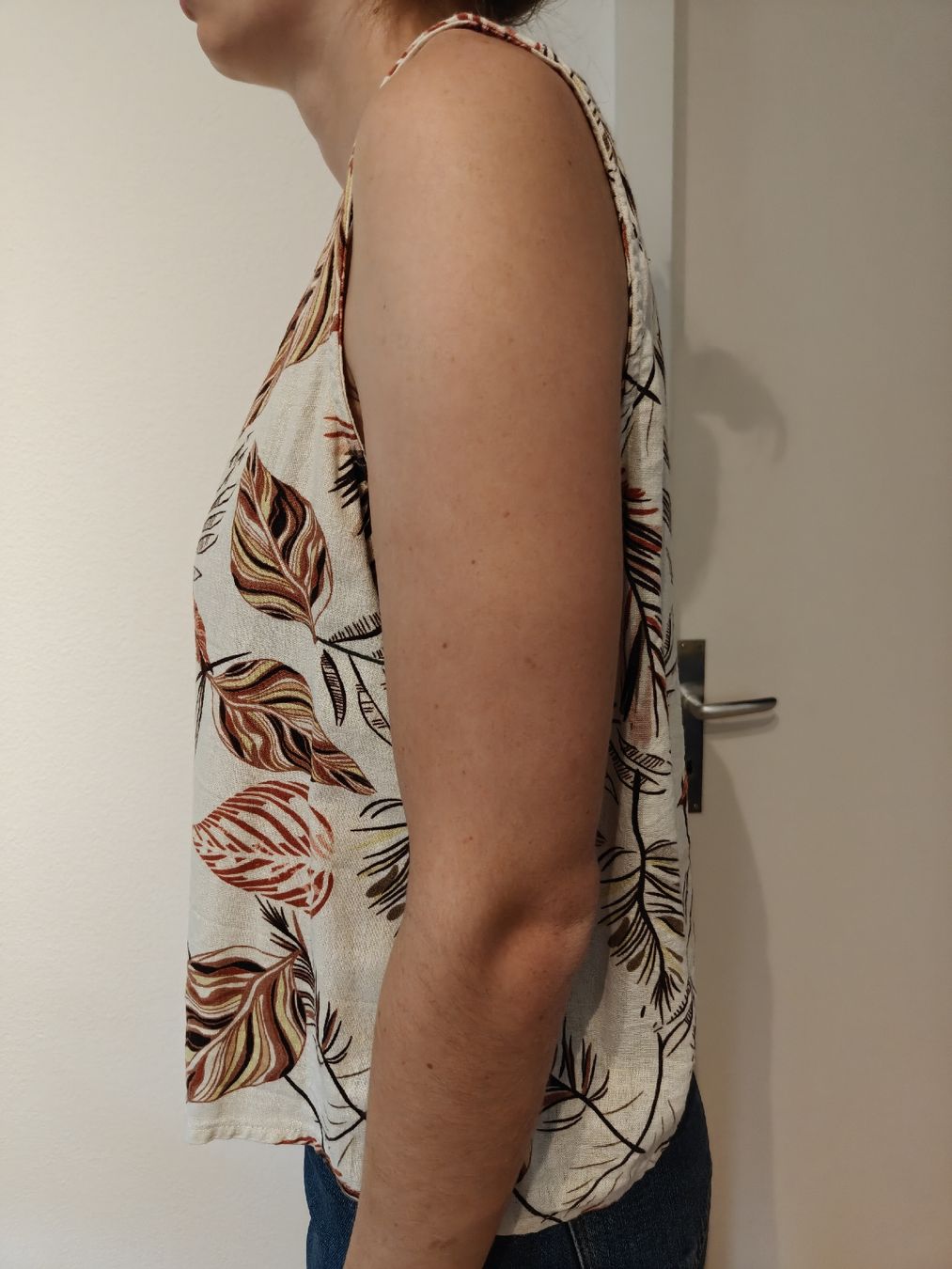 Top: Damen Top beige mit Blattmuster Grösse S – Usato da Olten venduto da Edelw1ss 1