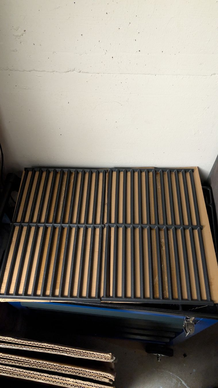 Griglie e Inferriate: 2x Guss Grillrost – Nuovo e nell'imballaggio originale da Emmenbrücke venduto da Gzl-94 1