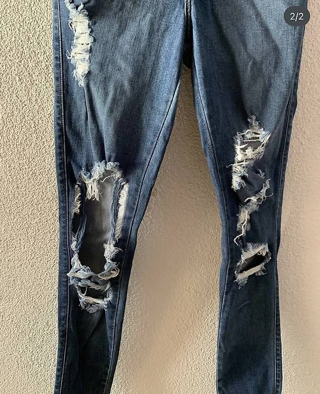 Jeans: Fashionnova Jeans mit Löchern – Usato da Wahlen b. Laufen venduto da Jeanine_T 1