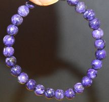 Armband A-962 – Russische Charoite 6mm Perlen – elastisch