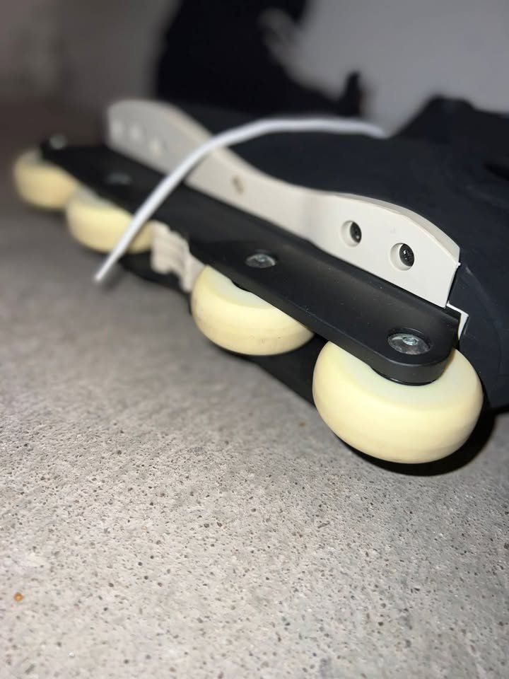 Pattini in linea & Pattini a rotelle: ROLLERBLADE BLADERUNNER FURY 44.5 – Nuovo (secondo la descrizione) da Lugano venduto da cjporko 3
