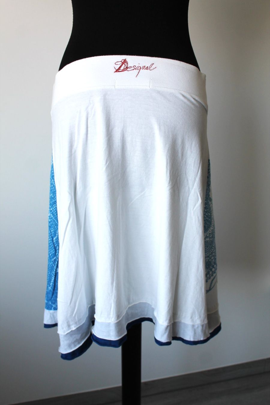 Desigual Gonne: Jupe DESIGUAL taille L – Usato da Chez-le-Bart venduto da jasse 1