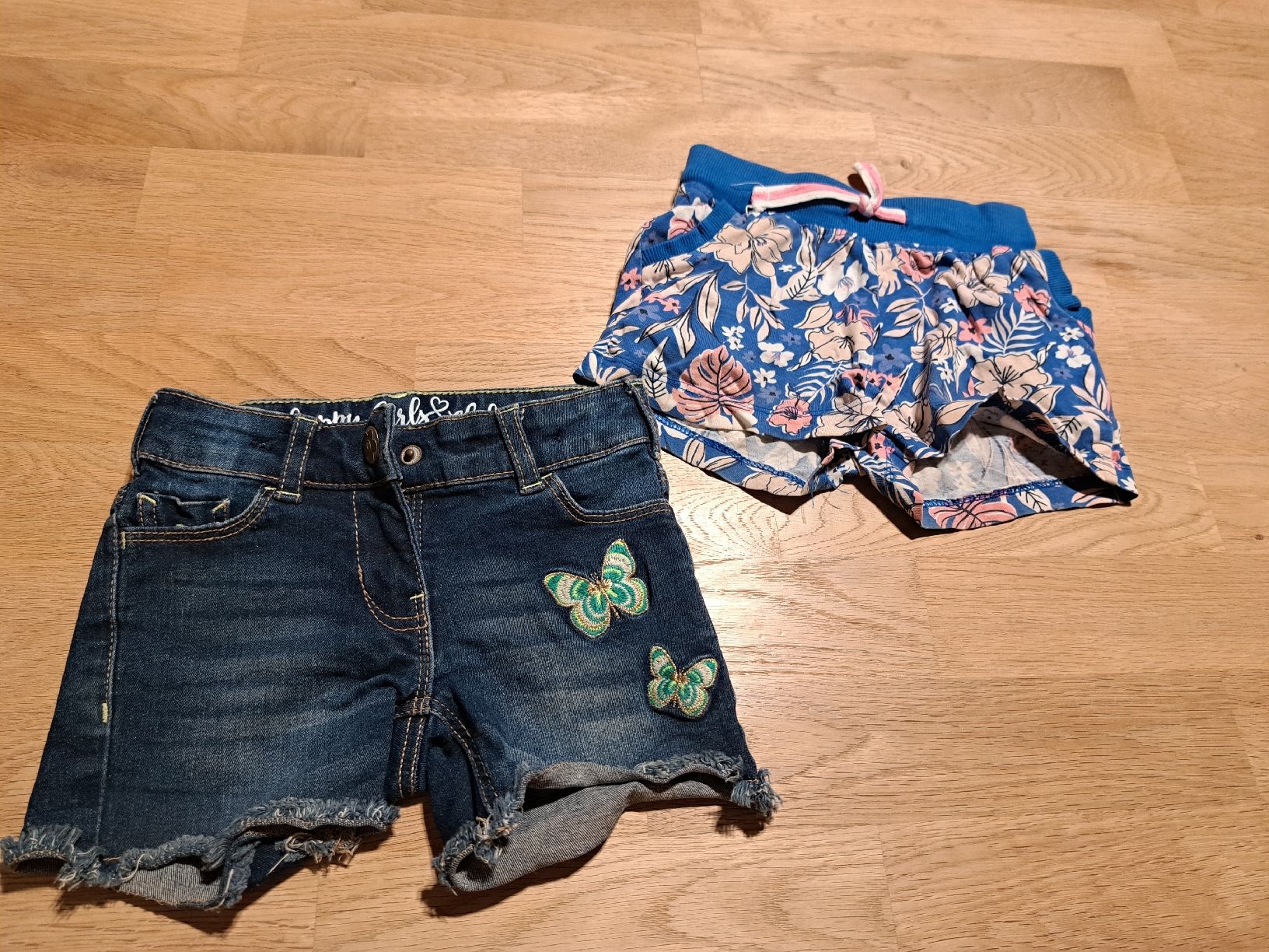 C&A Pantaloni: Sommer Set: 2 süsse Shorts, Grösse 92 – Usato da Bergdietikon venduto da Staphylococcus