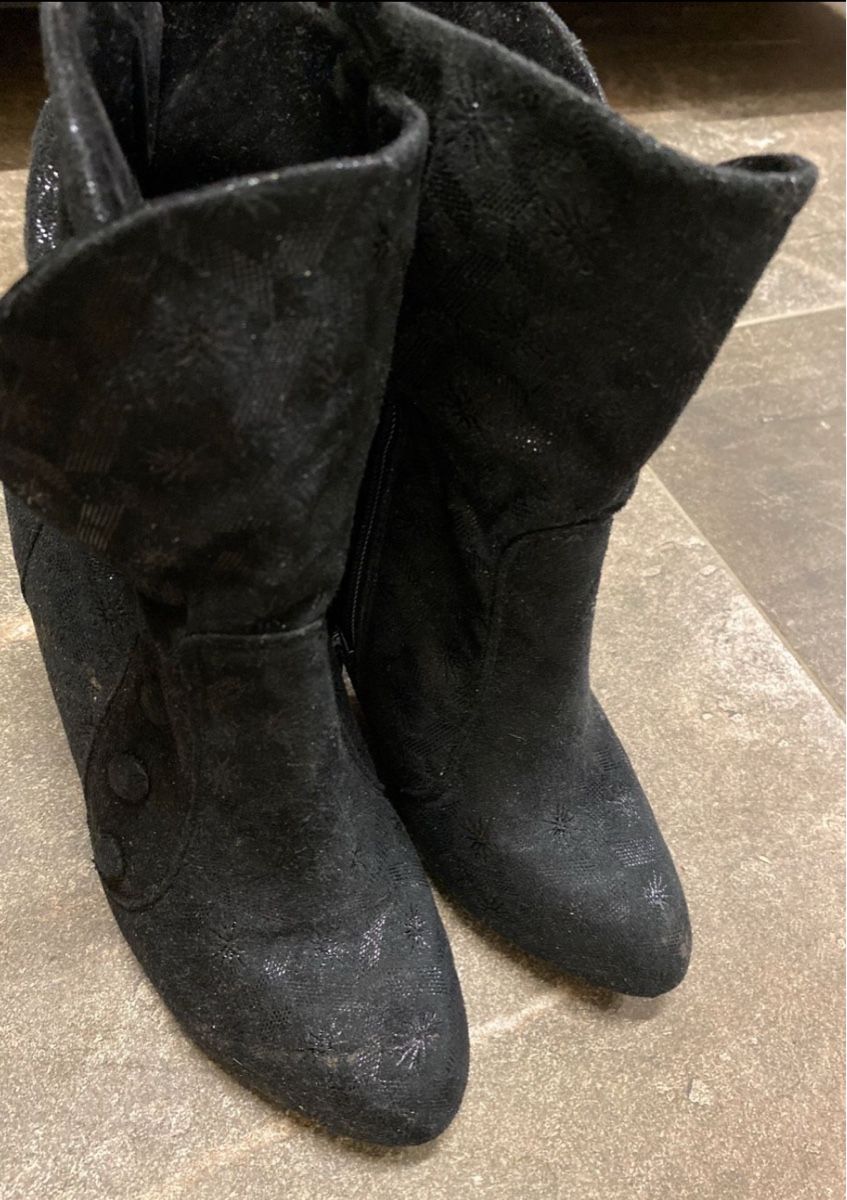 Scarpe da donna: Schwarze Stiefeletten Gr. 38 – Usato da Gersau venduto da Second-Hand-Shop 2