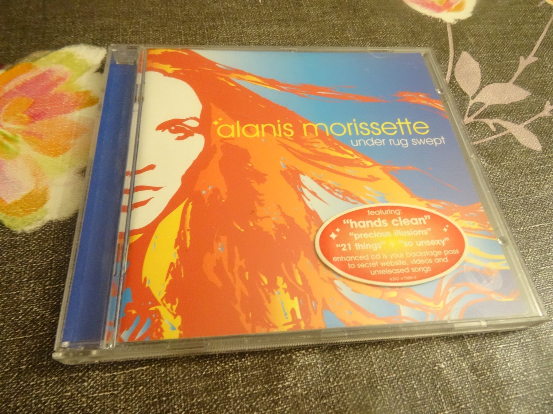 CDs: Alanis Morissette - under rug swept CD – Gebraucht aus Olten von Disc-Ausverkauf