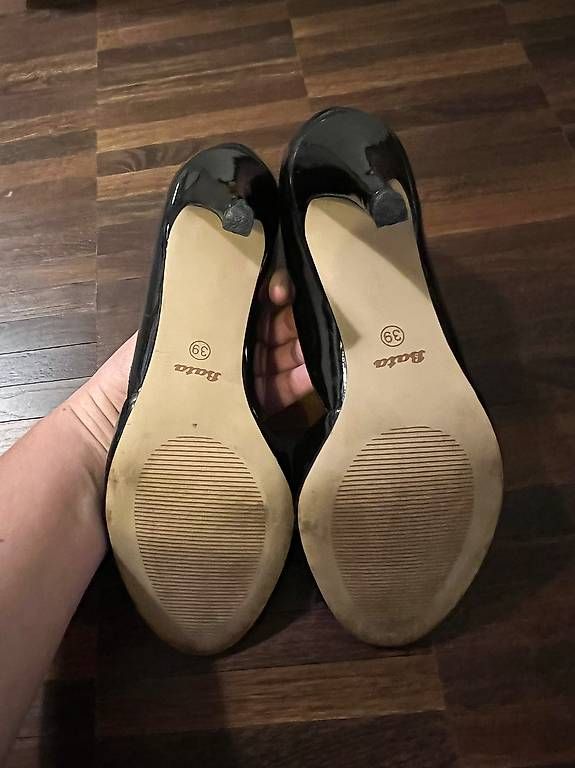 Scarpe da donna: Schwarze Lack Schuhe  – Usato da Winterthur venduto da Mausklick75 1