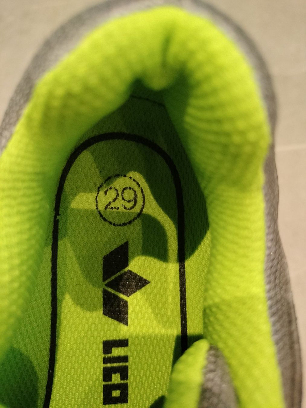 Scarpe per ragazzi: Turnschuh/Hallenschuh Grösse EU 29 – Usato da Neftenbach venduto da TheKringel 2