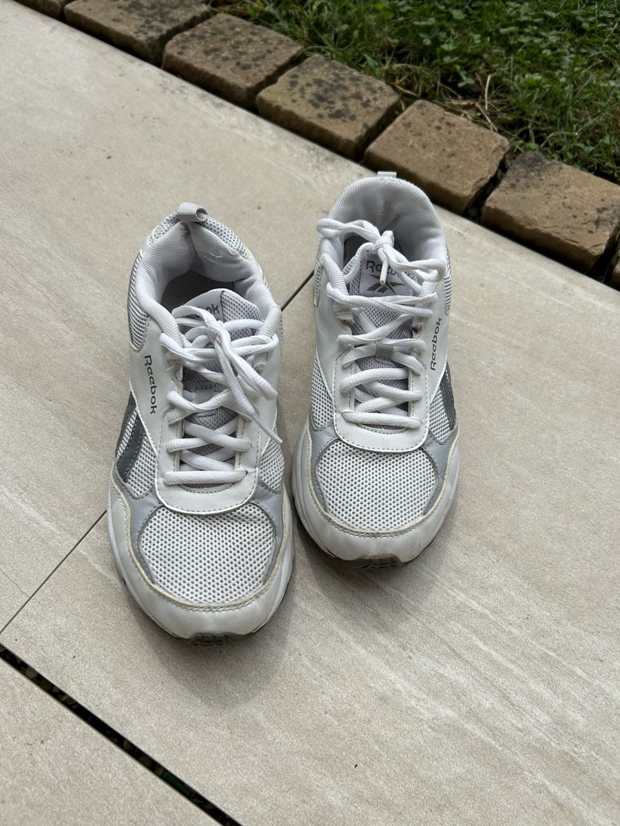Damenschuhe: Baskets Reebok blanches et argentées,  pointure 36 – Gebraucht aus Morges von cat_6cm9 2