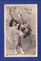 ENFANT - Avec beaucoup de fleurs