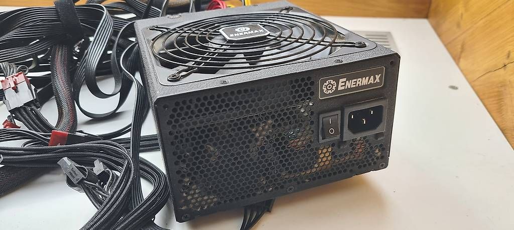 Componenti elettronici: Enermax Platimax 1700W 80 PLUS Platinum | High-End – Usato da Gebenstorf venduto da samkln 1