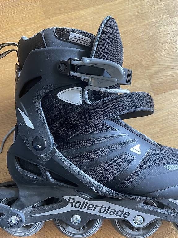 Pattini in linea & Pattini a rotelle: Performance Rollerblade (inkl. Schoner) Grösse 40.5 – Usato da Bern venduto da Zentro 2