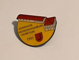 1 Pin Einweihung Mehrzweckgebäude Herbertswil 1993