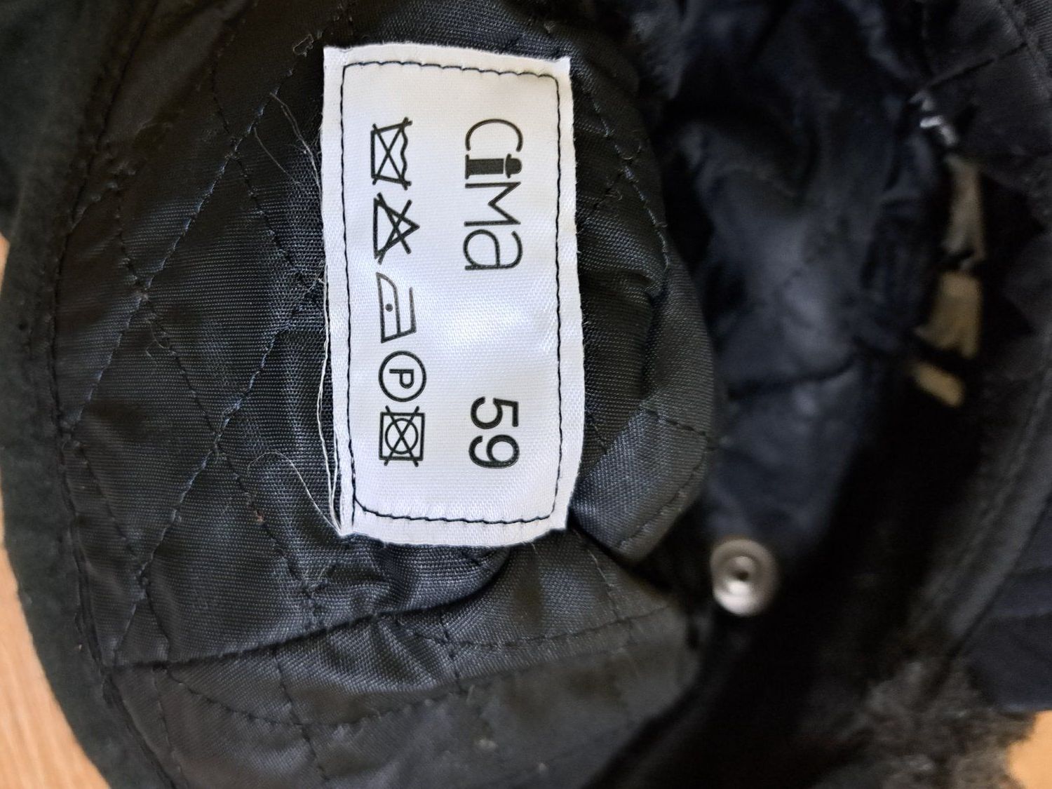Chapeaux, bonnets & casquettes: Polizeimütze / Wintermütze – D'occasion à Bellikon par cebas23 5