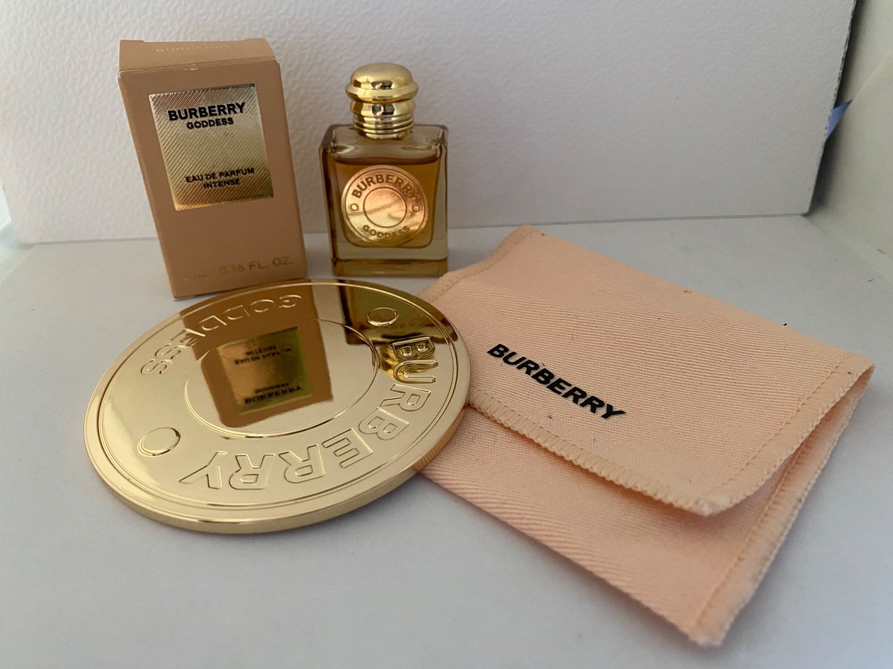 Burberry Profumi & Eau de Toilette: Set Burberry Goddess Intense – Nuovo e nell'imballaggio originale da Bouveret venduto da wes_7zll