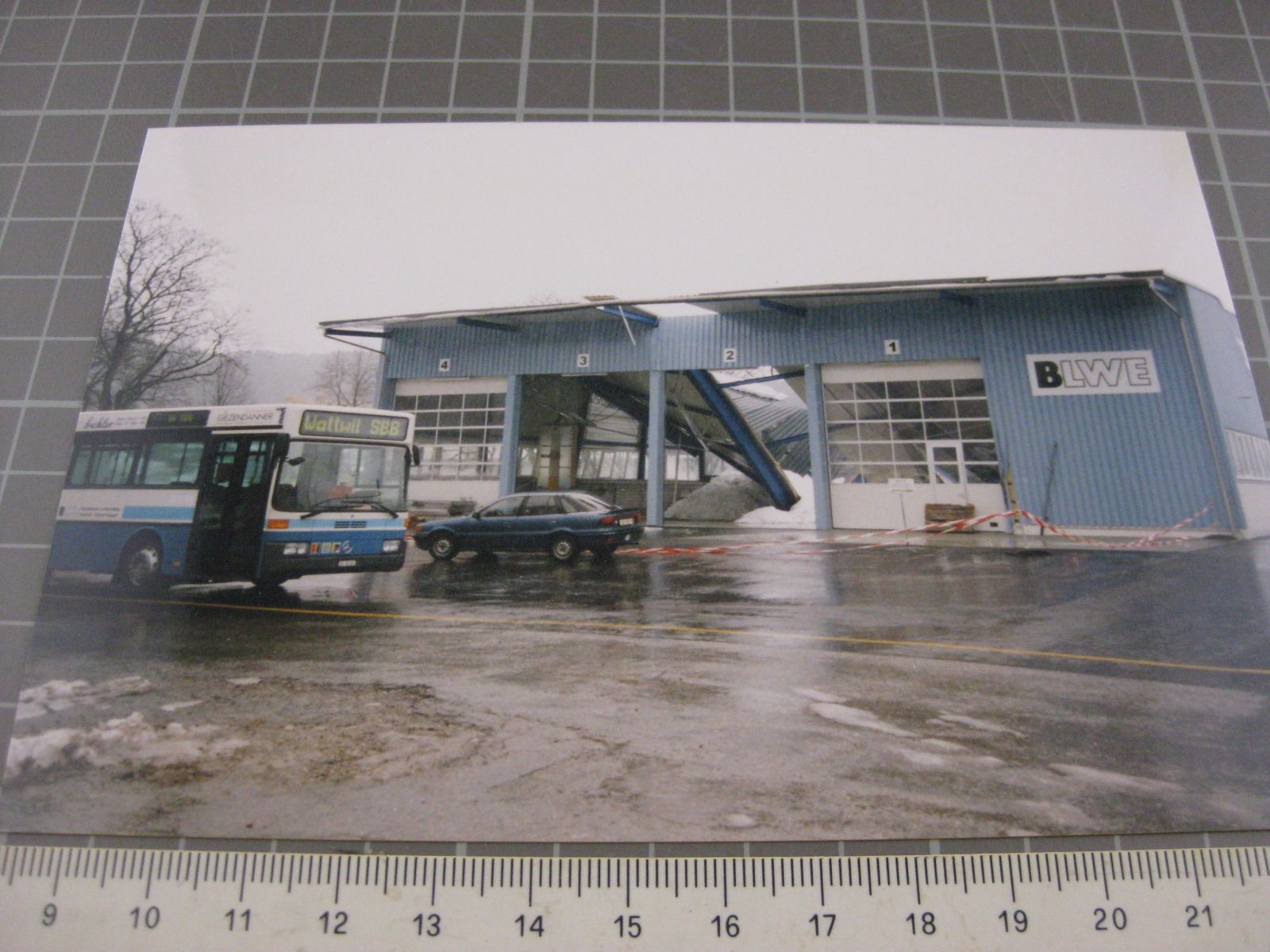 Cartoline postali: Wattwil mit Bus und Halle – Usato da Malters venduto da Marosko
