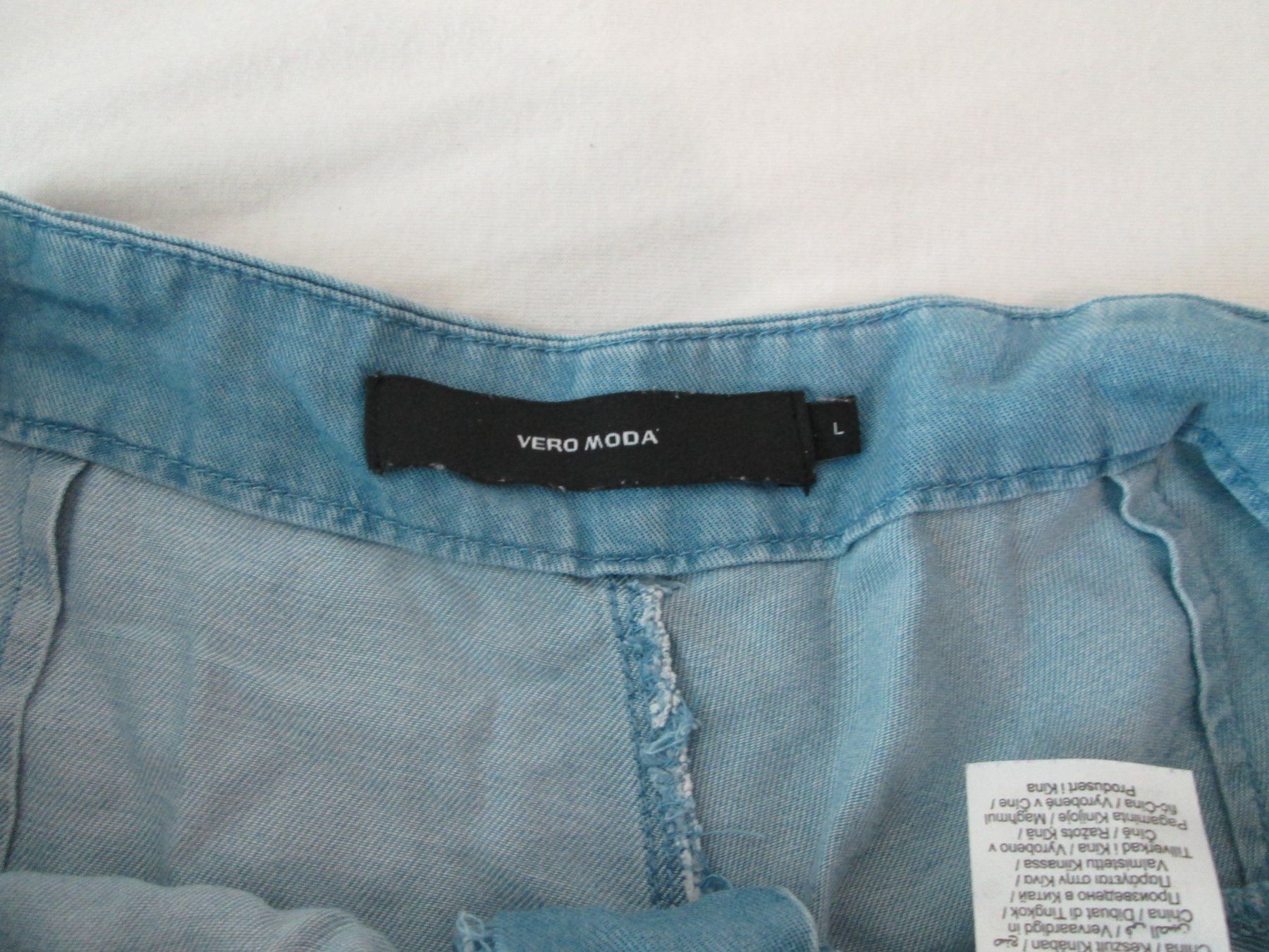 Vero Moda Pantalons: Shorts Vero Moda – D'occasion à Neuchâtel par Dualseele 2