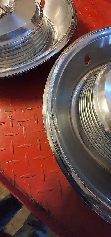 Tutti pezzi di ricambio auto: Enjoliveurs Cadillac 1965 – Usato da Delémont venduto da Jean-Phil05 1