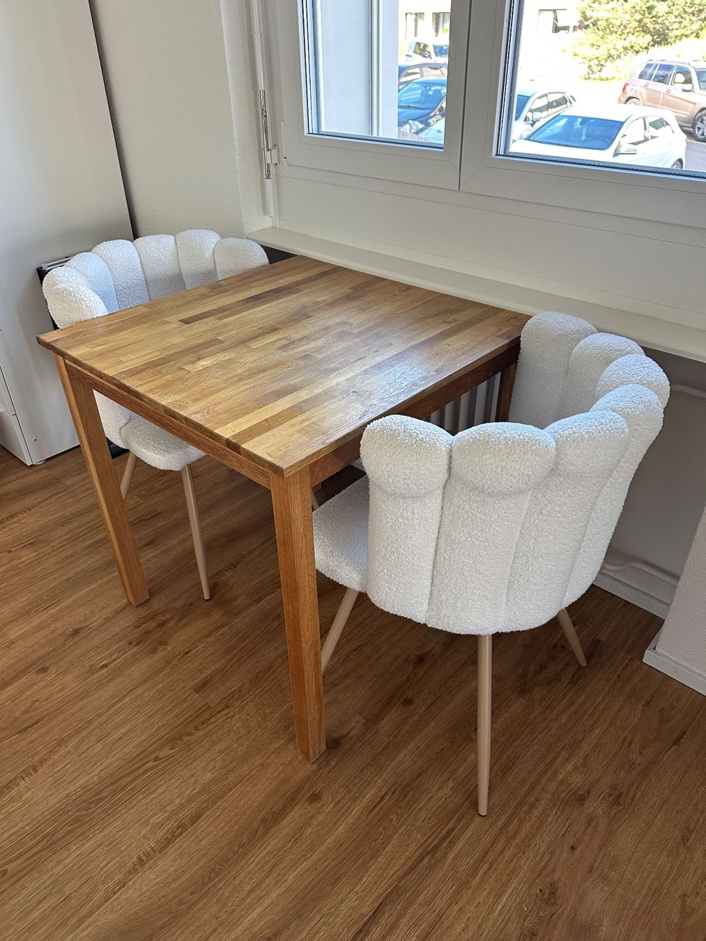 Tavoli: Holztisch 75x75cm mit 2 Stühlen – Usato da Regensdorf venduto da crln