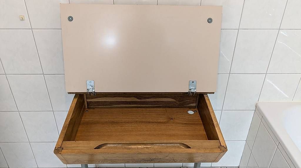 Schreibtische: Bureau d'écolier réglable en hauteur – Gebraucht aus Renens VD von arochat 1