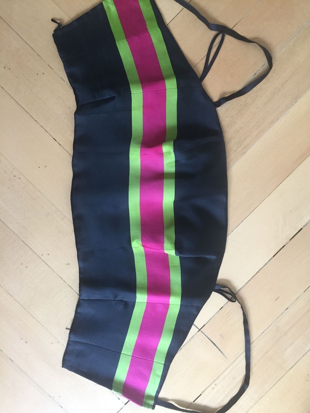 Armani Top: Top bustier Armani 100% soie. – Usato da Küssnacht am Rigi venduto da FFKA 4
