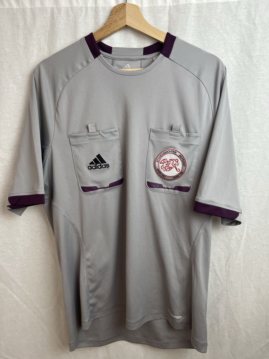 Adidas Canottiere & Pantaloni: Maillot d'arbitre Adidas ASF authentique gris 2012  – Nuovo (secondo la descrizione) da Les Avanchets venduto da lunedeneige.shop